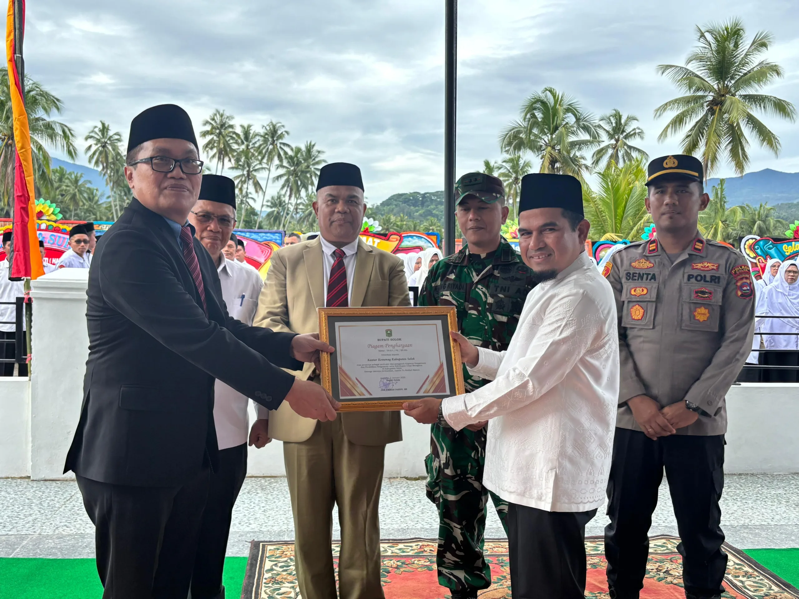 Wabup Candra Pimpin Upacara Hari Amal Bakti Kementerian Agama ke-80 di Kabupaten Solok