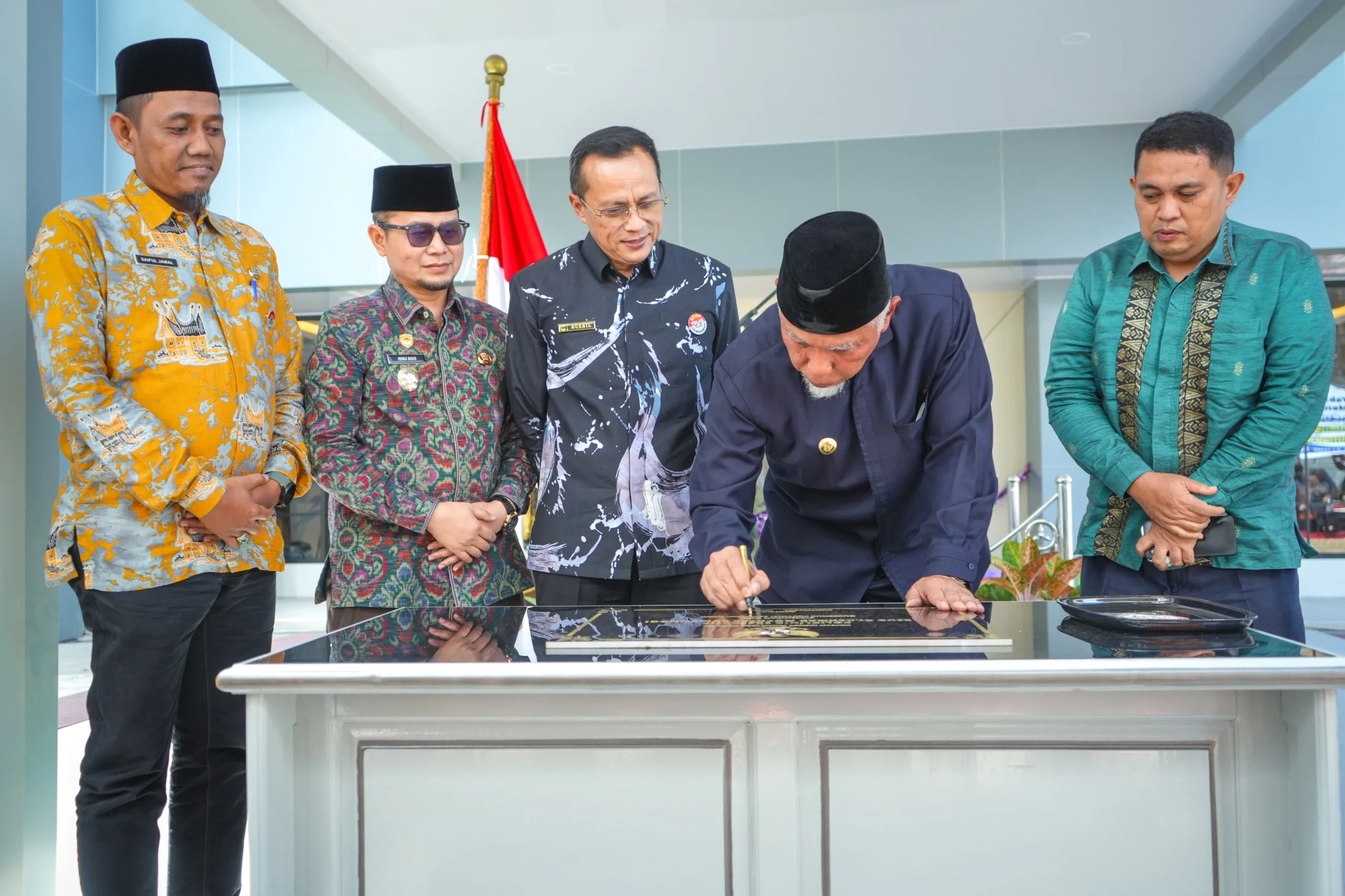 Gubernur Mahyeldi Resmikan Poliklinik Eksekutif dan Layanan Kemoterapi Modern RSUD Achmad Muchtar