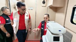 Lepas 150 Tenaga Medis dan Armada Kesehatan Canggih ke Jabar, Ribka: PDIP Menangis dan Tertawa Bersama Rakyat