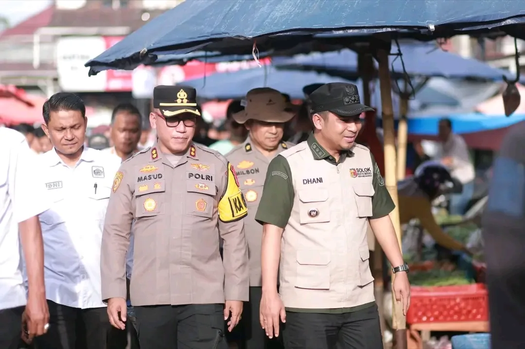 Wako Solok Tinjau Penataan Parkir di Pasar Raya