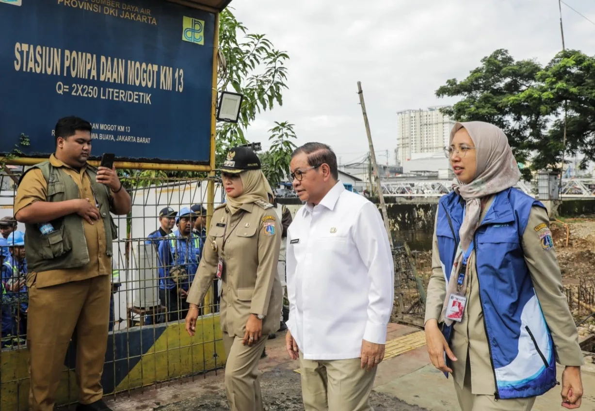 Gubernur Pramono Tinjau Progres Pembangunan Sistem Polder dan Rumah Pompa Daan Mogot