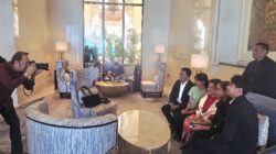 Prananda Prabowo Jadi Juru Foto Megawati dengan Awak Wartawan di Abu Dhabi