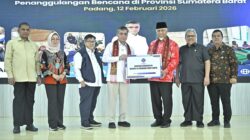 Menaker Serahkan Bantuan Rp30,3 Miliar untuk Korban Bencana Sumbar, Gubernur Mahyeldi Menilai Positif untuk Pemulihan Ekonomi