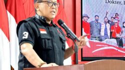 Sekjen PDIP Serahkan Penghargaan untuk Relawan Kesehatan yang 2 Bulan di Lokasi Bencana Sumatera