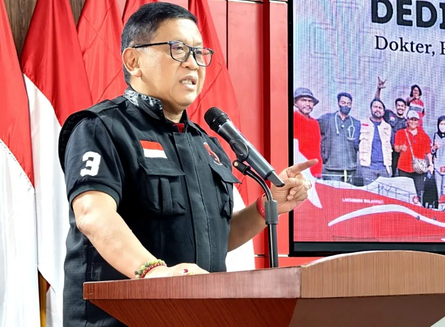Sekjen PDIP Serahkan Penghargaan untuk Relawan Kesehatan yang 2 Bulan di Lokasi Bencana Sumatera