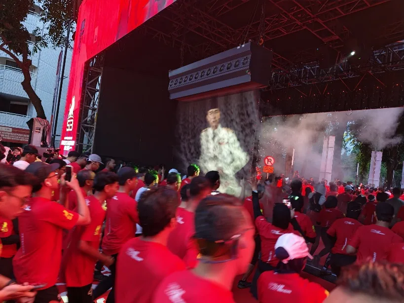 Soekarno Run 2026: Pramono Anung Lepas 10.000 Pelari di Tengah Hujan Rintik