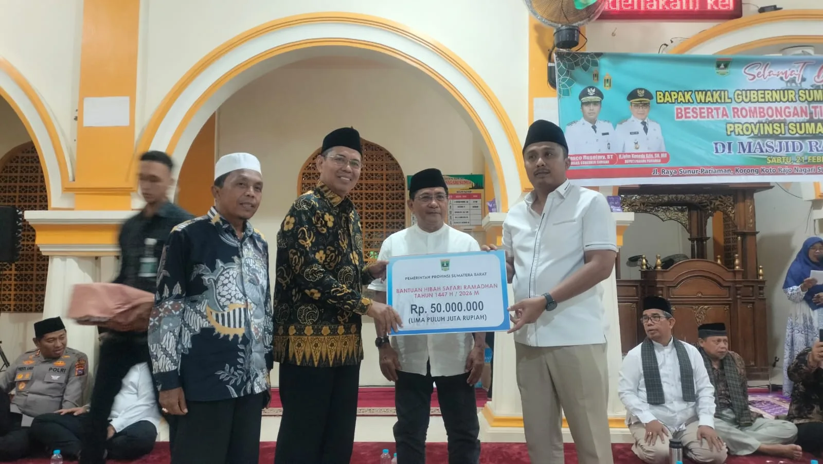 Safari Ramadan di Padang Pariaman, Wagub Vasko Salurkan Bantuan untuk Dua Masjid