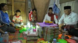 Singgah Sahur di Situjuah Batua, Gubernur Mahyeldi Salurkan Bantuan Bedah Rumah untuk Ical
