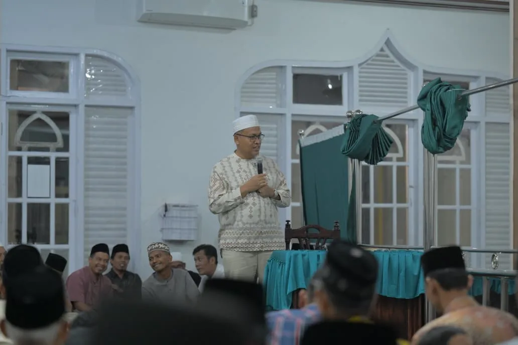 Arry Yuswandi Safari Ramadan di Sijunjung, Sampaikan Program Prioritas dan Serahkan Bantuan