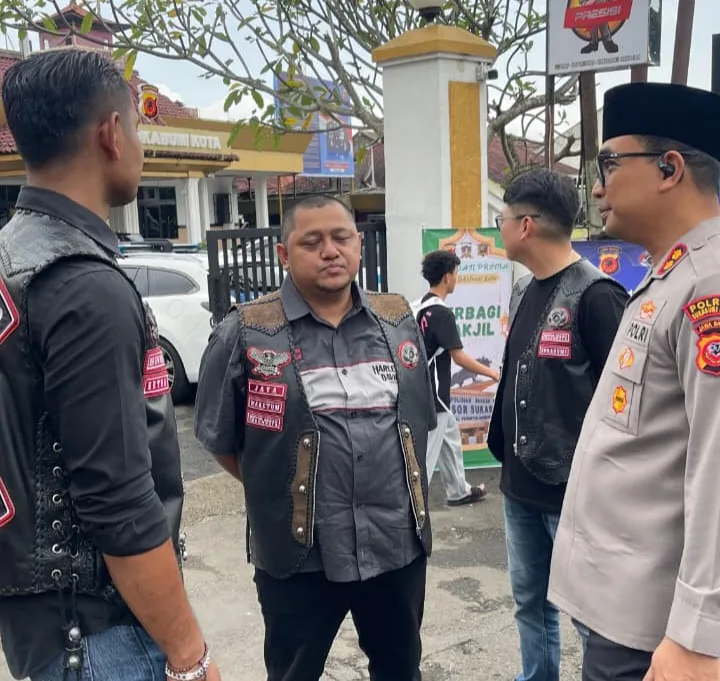 Ramadan Berkah, MBI Chapter Sukabumi Bagikan Takjil untuk Warga