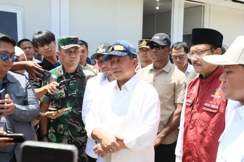 Bersama Mensos dan Wagub Aceh, Kasatgas Tito Tinjau Huntara Kabupaten Pidie Jaya