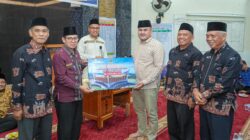 Safari Ramadhan di Padang, Sekdaprov Sumbar Serahkan Bantuan untuk Masjid dan 32 Panti Sosial