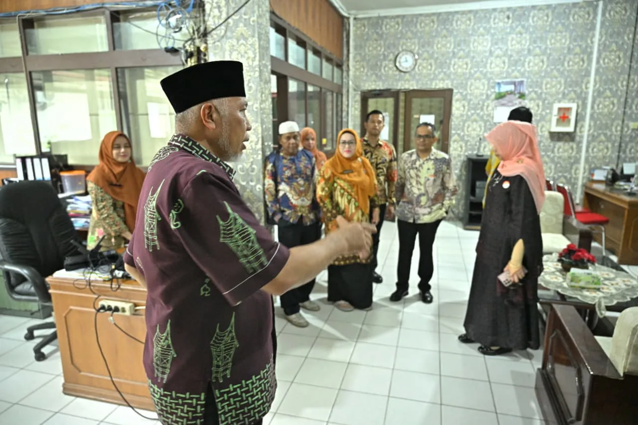 Gubernur Mahyeldi Sidak di Beberapa Dinas, Pastikan Disiplin ASN Pemprov Sumbar Tetap Terjaga