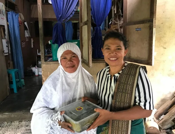 Merga Silima Manado Berbagi Takjil Kue Cucur Minahasa dan Kue Cimpa Khas Karo