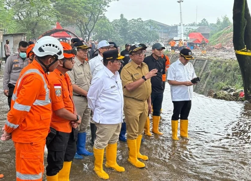 Gubernur Pramono Normalisasi Sungai Ciketing yang Terimbas Longsor Sampah Bantar Gebang