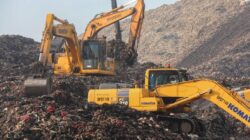 Tim SAR Gabungan Evakuasi 6 Korban Longsor Gunung Sampah TPST Bantar Gebang, 4 Meninggal Dunia