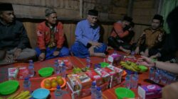 Sahur Bersama Warga, Gubernur Mahyeldi Serahkan Bantuan Bedah Rumah untuk Keluarga Kurang Mampu di Pasaman