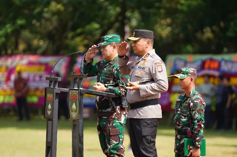 Mayjen Agus Hadi dan Irjen Herry Heryawan Tunjukkan Soliditas TNI-POLRI Mendukung Percepatan Pembangunan Desa di Riau