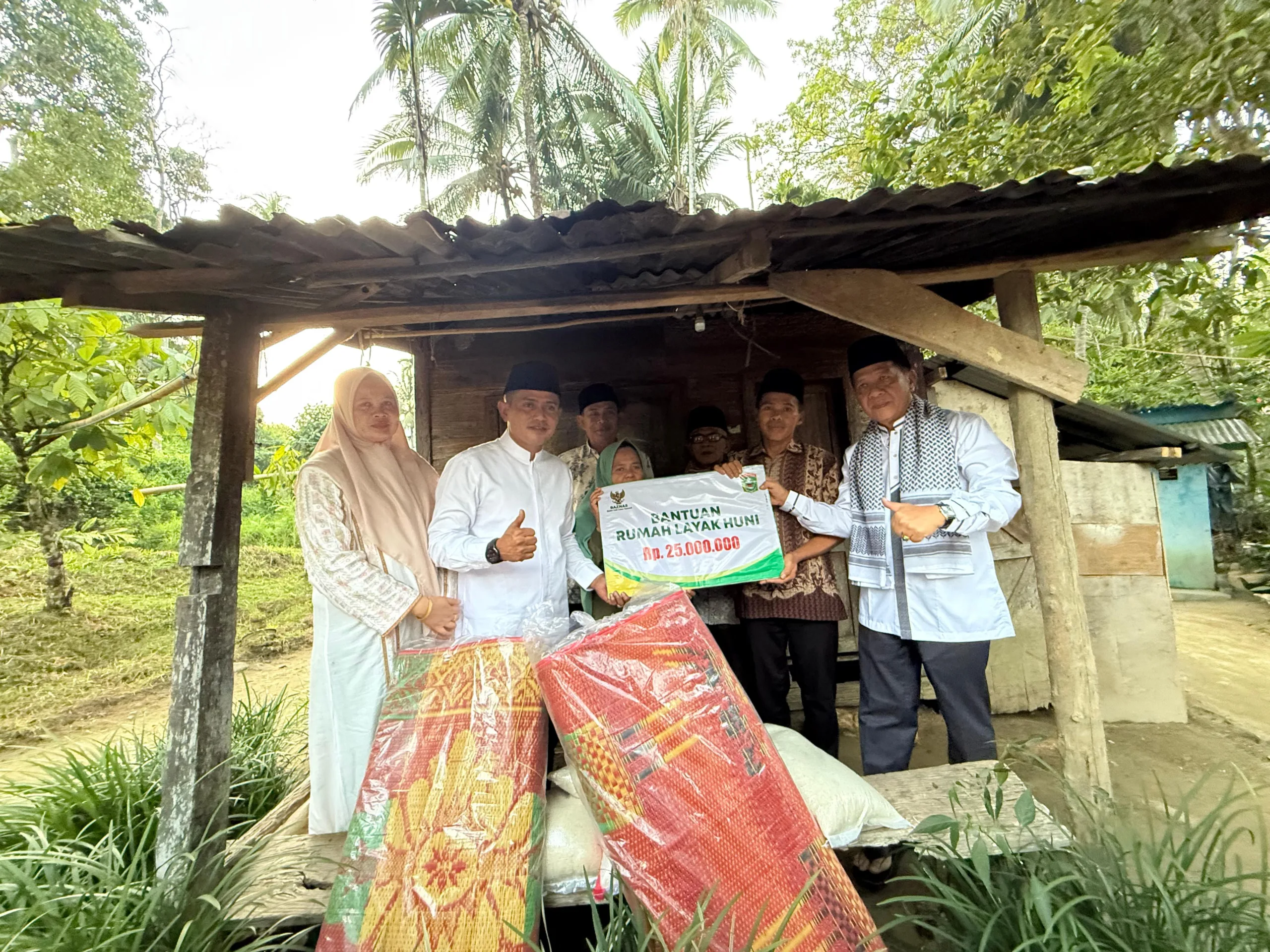 Pemkab Solok Serahkan Bantuan Rumah Layak Huni  di Nagari Taruang-Taruang
