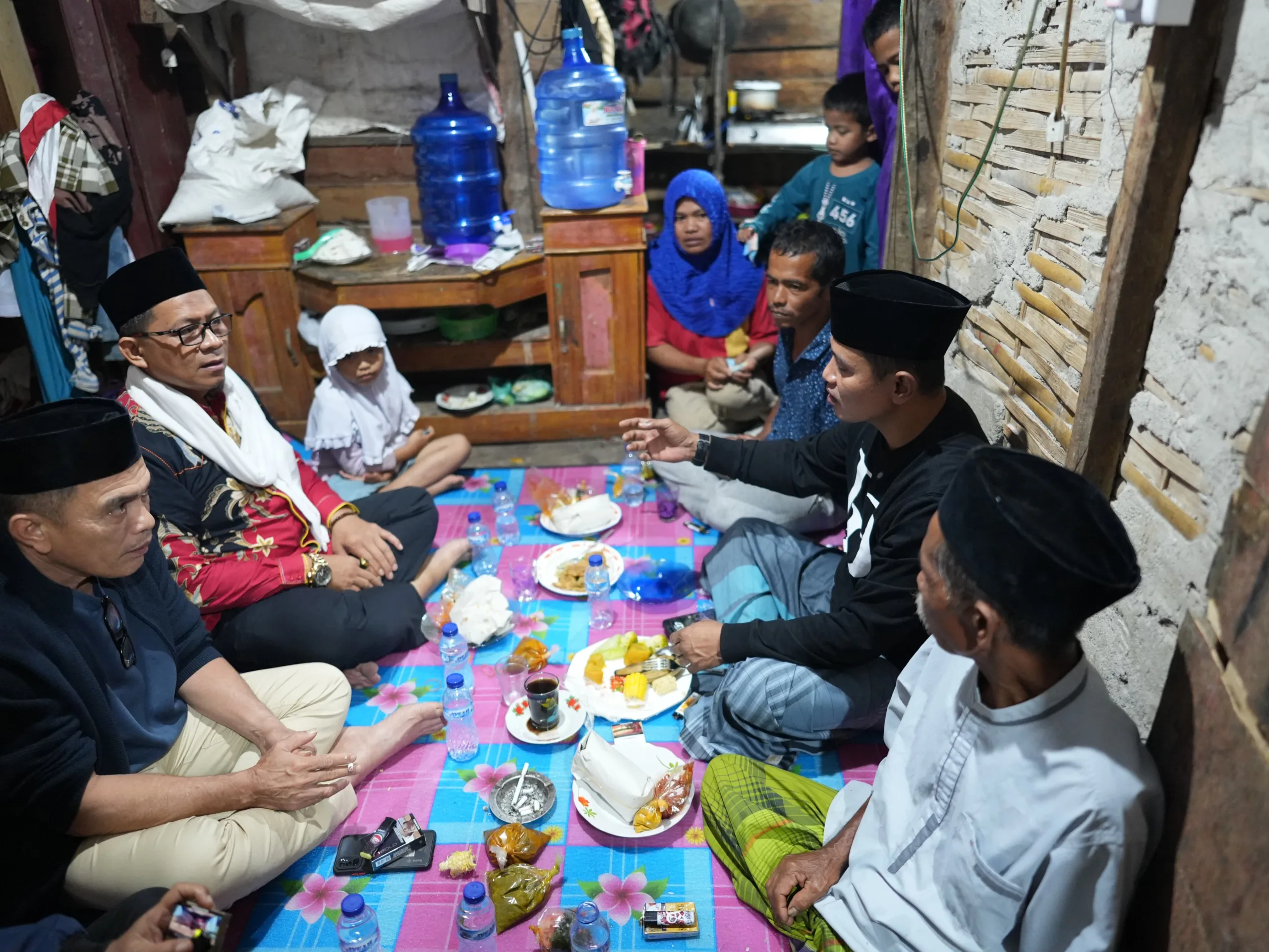 ‎Bupati Solok Sahur Bersama dan Serahkan Bantuan Rumah Layak Huni di Nagari Gantung Ciri