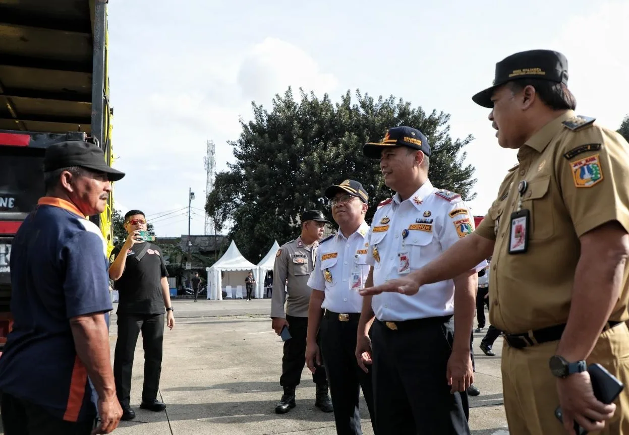 Pemprov DKI Kerahkan 15 Truk Tronton Mengangkat 388 Sepeda Motor Mudik Gratis