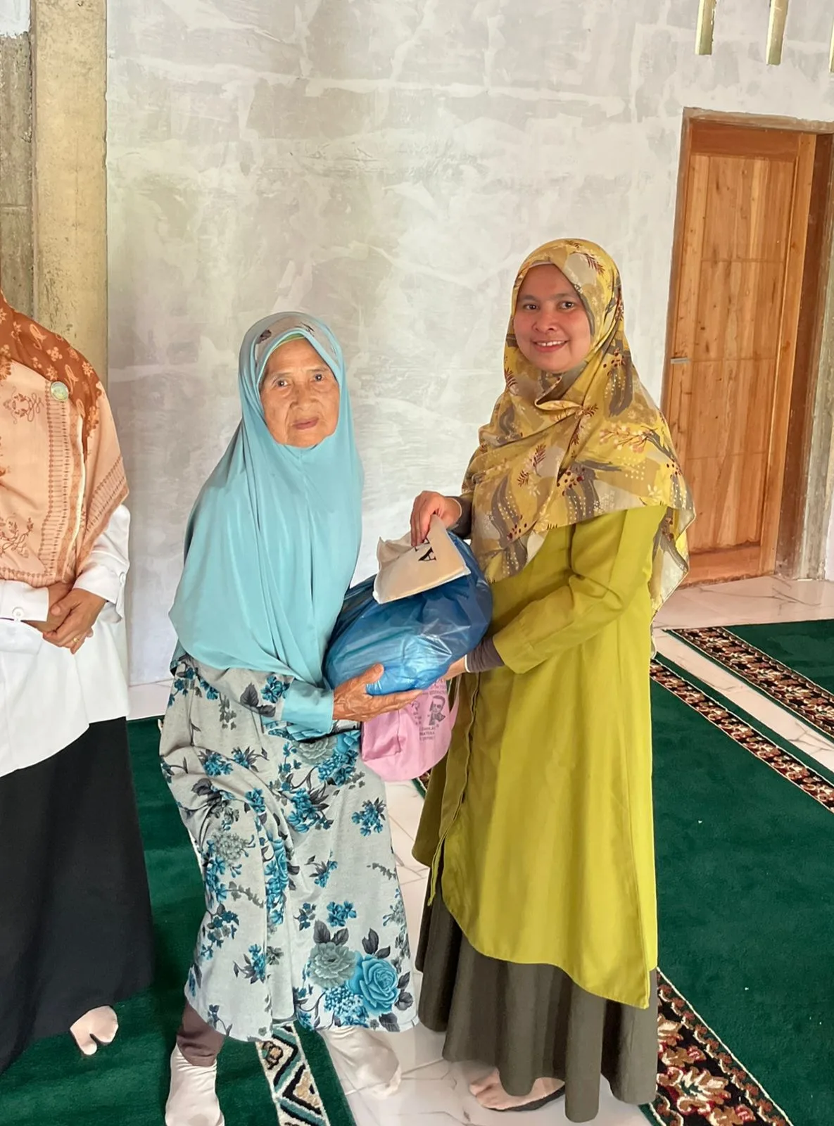 Ketua GOW Kabupaten Solok Salurkan Paket Sembako Jelang Idul Fitri 1447 H