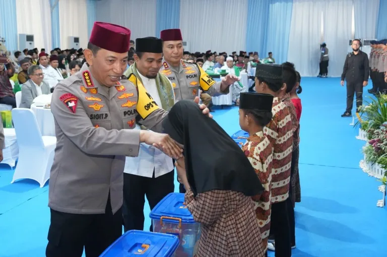 Kapolri Jenderal Listyo Sigit Resmikan Masjid Al-Adzim Polda Riau