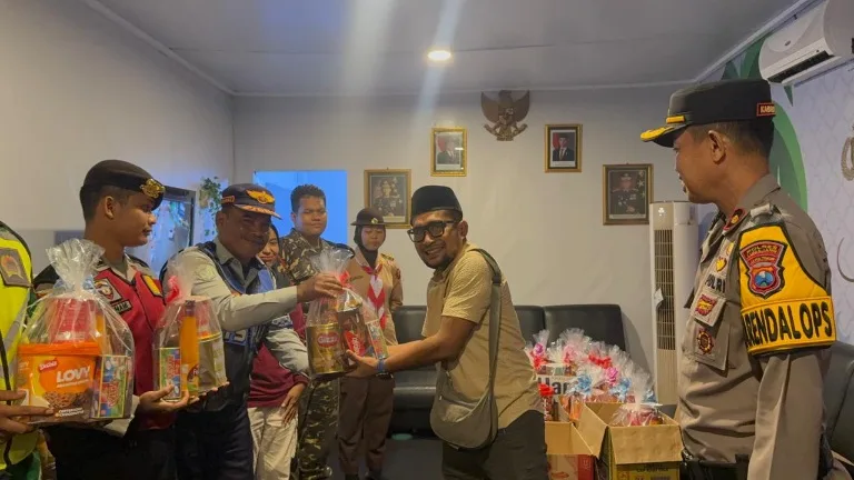 Sandri Rumanama Beri Support Para Petugas Pos Pam Mudik Lebaran