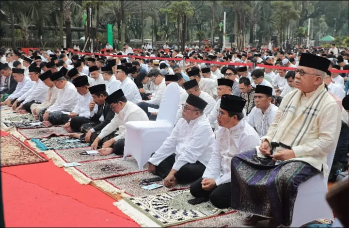 Lebih dari 2.000 Jemaah Laksanakan Salat Idul Fitri di Halaman Balai Kota Jakarta