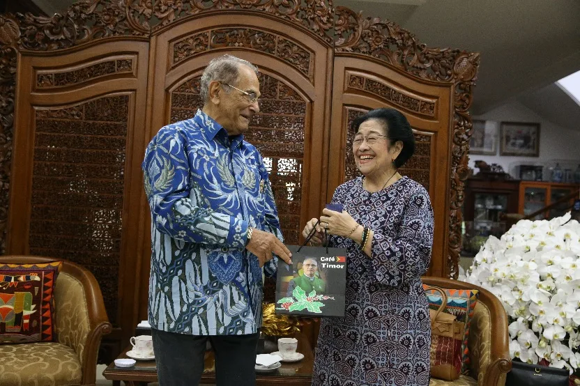 Megawati Kasi Ramos Horta Buku "Spirit Kemanusiaan" Usai Dialog 2,5 Jam di Teuku Umat