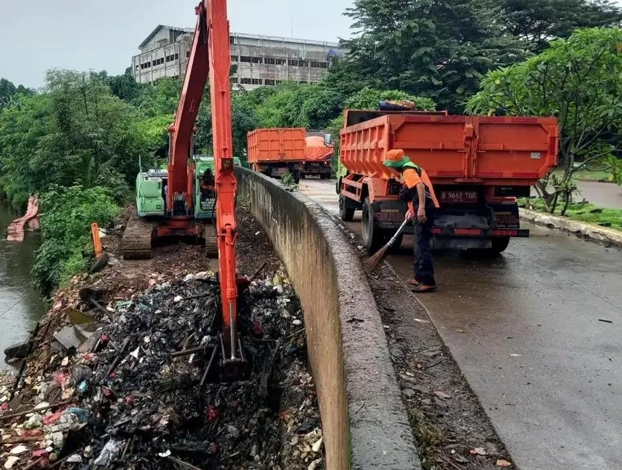 DLH DKI Bantah Adanya Pembuangan Sampah di Kali Pesanggrahan