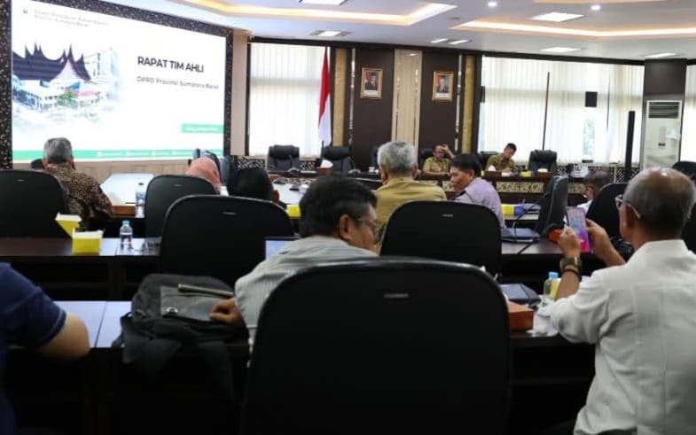 Rapat Bersama Tim Ahli,  Sekretariat DPRD Provinsi Sumatera Barat Perkuat Sinergi Dalam Memaksimalkan Fungsi 