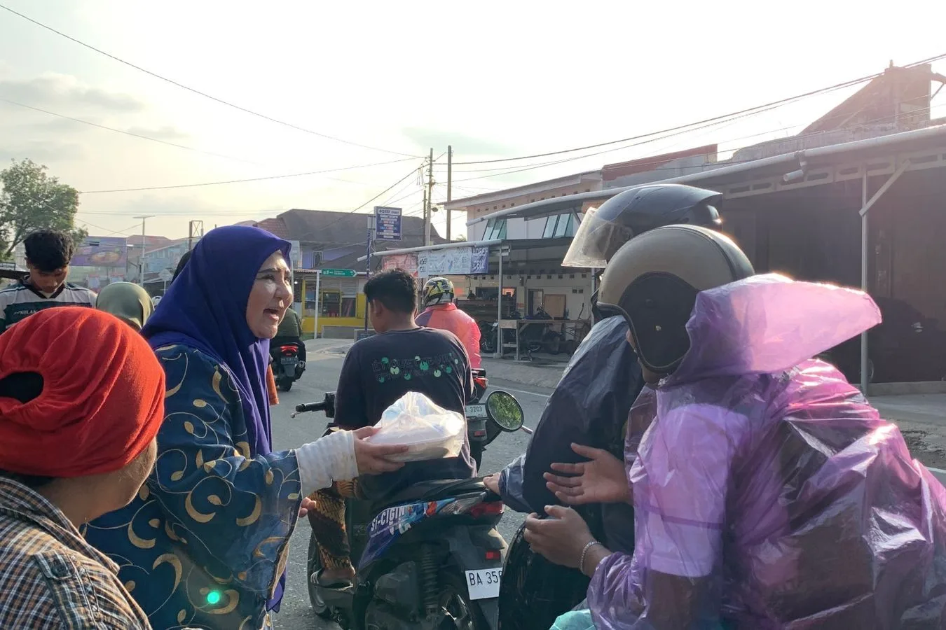 Ramadan Jadi Ajang Berbagi, Nevi Zuairina Hadirkan Aksi Nyata untuk Masyarakat Sumatera Barat
