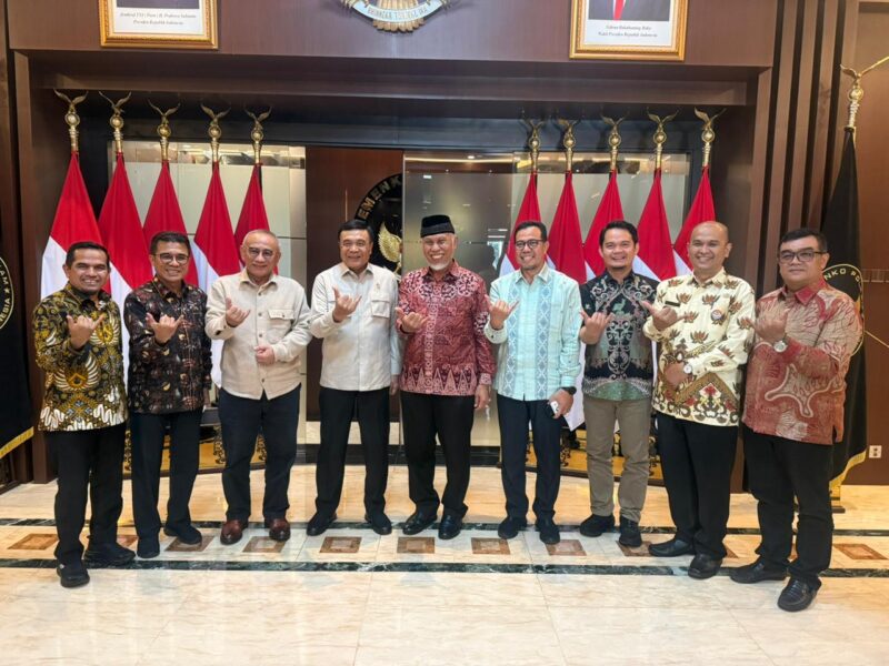 Perkuat Sinergi Pusat-Daerah, Gubernur Mahyeldi Audiensi dengan Menko Polkam