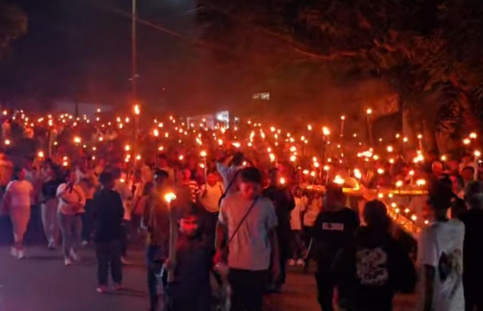 Perayaan Paskah 2026, Jemaat Polycarpus Atambua Gelar Pawai Obor