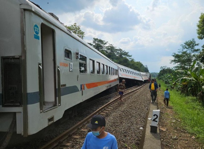KAI Kebut Evakuasi Penumpang dan Kereta yang Anjlok di Bumiayu