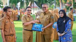 Pemprov Sumbar Lepas 108 ASN Calon Jemaah Haji, Sekda Tekankan Jaga Integritas dan Nama Baik Daerah