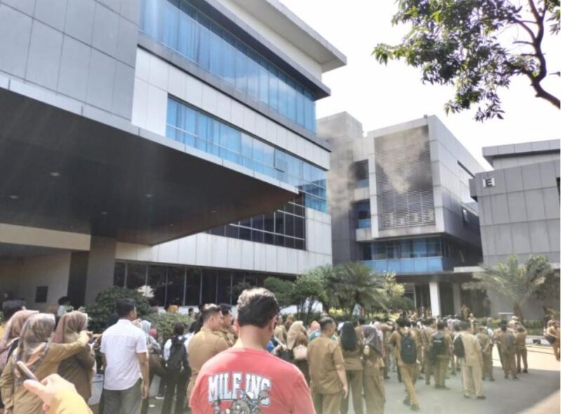 Kebakaran di Kompleks Perkantoran Pasar Minggu: Gedung Dukcapil Aman 