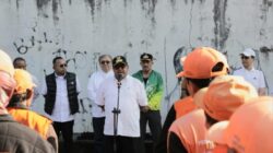 Wagub Rano Karno Terjun Ikut Kerja Bakti di Point Square Lebak Bulus