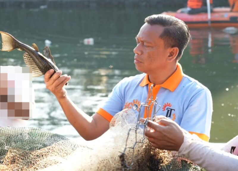 Wali Kota Jaktim Munjirin Genjot Penangkapan Ikan Sapu-Sapu di Waduk Kaja