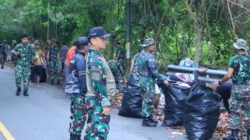 Laksanakan Instruksi Presiden, Prajurit Rindam XV/Patimura dan Warga Bersatu Lakukan Aksi Korve