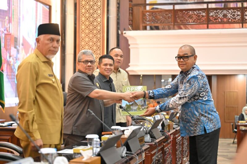 DPRD Sumbar Gelar Rapat Paripurna Penyampaian Pandangan Fraksi Terhadap Ranperda Penyelenggaraan Jalan Provinsi