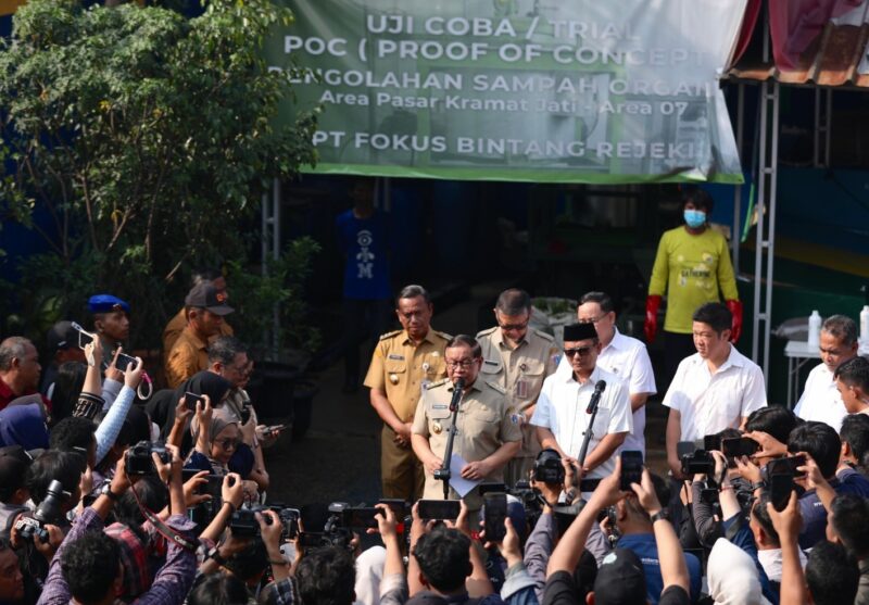 Gubernur Pramono Tinjau Pengolahan Sampah Organik Kramat Jati