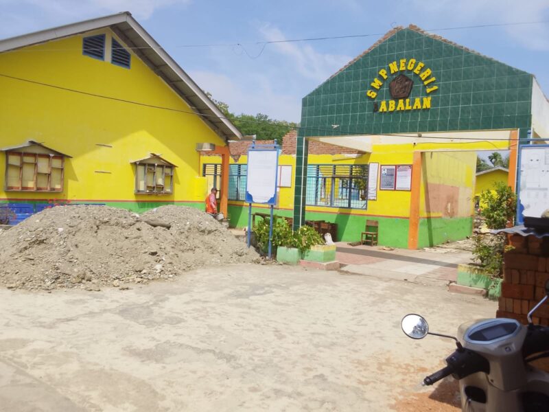 Proyek Pengerjaan Revitalisasi Sekolah 2026 Di SMPN I Babalan di duga di Korupsi .